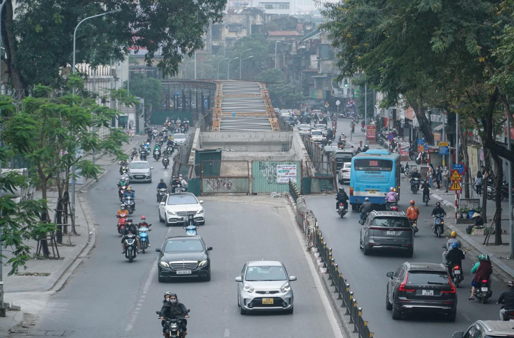 Cận cảnh cây cầu vượt hình chữ C duy nhất ở Hà Nội sắp hoàn thành - 3
