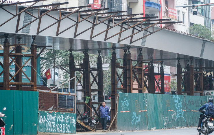 Cận cảnh cây cầu vượt hình chữ C duy nhất ở Hà Nội sắp hoàn thành - 5
