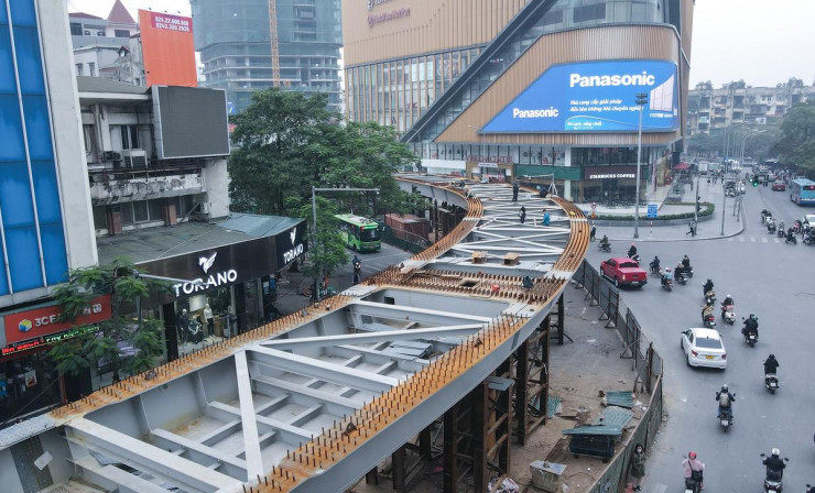 Cận cảnh cây cầu vượt hình chữ C duy nhất ở Hà Nội sắp hoàn thành - 9