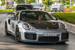 Ông trùm coffee Trung Nguyên mua xe Porsche 911 GT2 RS về chỉ để ngắm