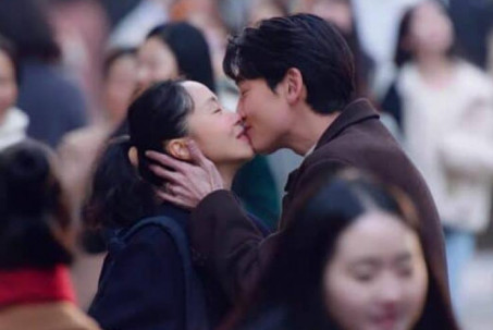 Tập cuối bùng nổ, khán giả tranh cãi không dứt cái kết của "thầy giáo nghìn tỷ"