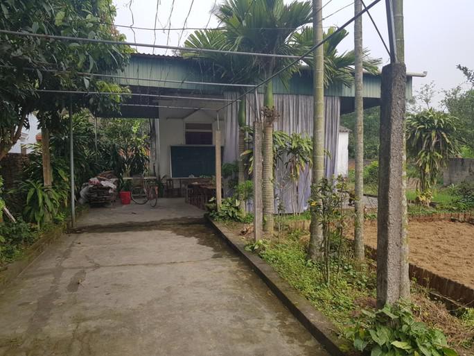 Vụ thầy giáo sàm sỡ nữ sinh lớp 5: Tiếp tục có đơn tố cáo thầy giáo xâm hại nữ học sinh cũ - 1