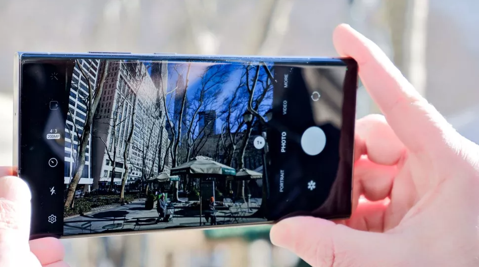 So kè nhiếp ảnh giữa Galaxy S23 Ultra và iPhone 14 Pro Max - 9