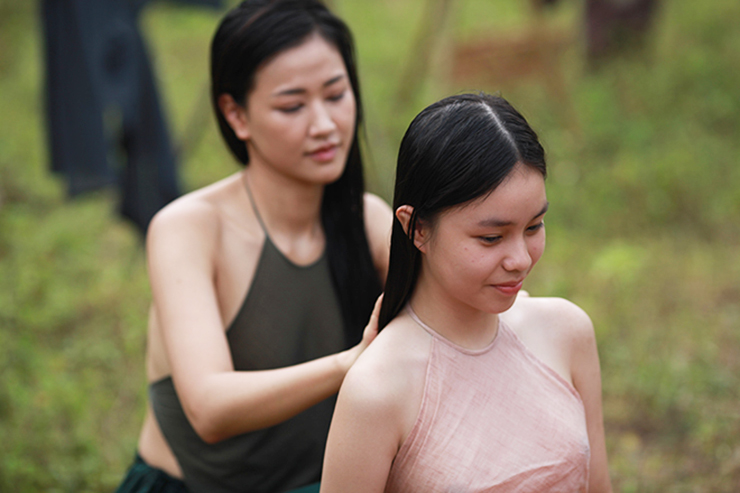 Phim “Vợ ba” từng khiến dư luận tranh cãi gay gắt về việc nữ chính của phim là Nguyễn Phương Trà My, đóng cảnh nóng khi chỉ mới 13 tuổi.
