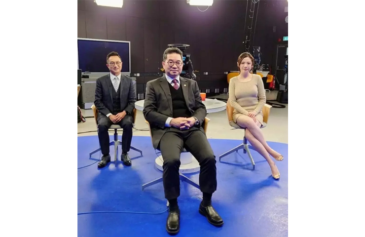 MC - BTV Trương Tấn (Lara) hiện đang là MC chương trình tài chính nổi tiếng của TVB. 
