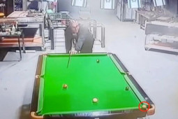 Bi-a ăn may chưa từng có trong lịch sử, trái bi lăn như có phép thuật