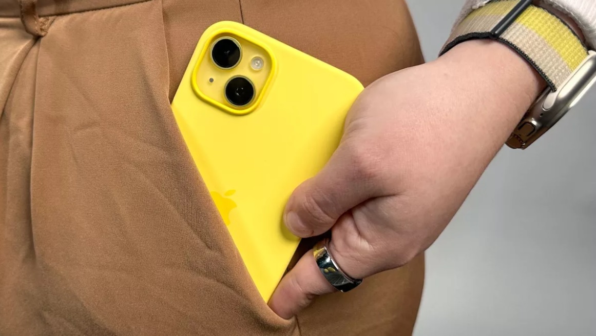 iPhone 14 màu vàng bị chê “quê” như màu... chuối chín - 2