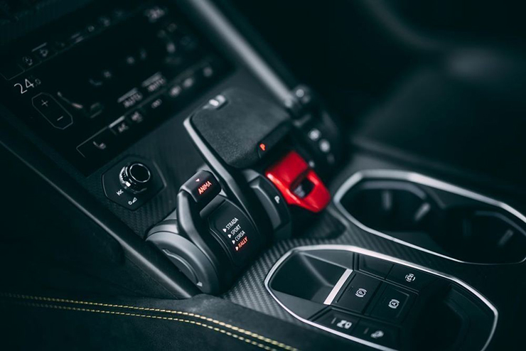 &#34;Siêu SUV&#34; Lamborghini Urus hiệu suất cao đầu tiên về Việt Nam - 5