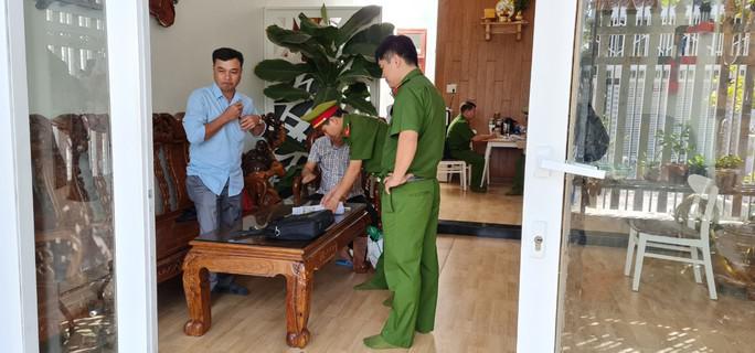 2 cán bộ thuộc CDC Ninh Thuận bị khởi tố, tạm giam liên quan vụ án Việt Á - 1