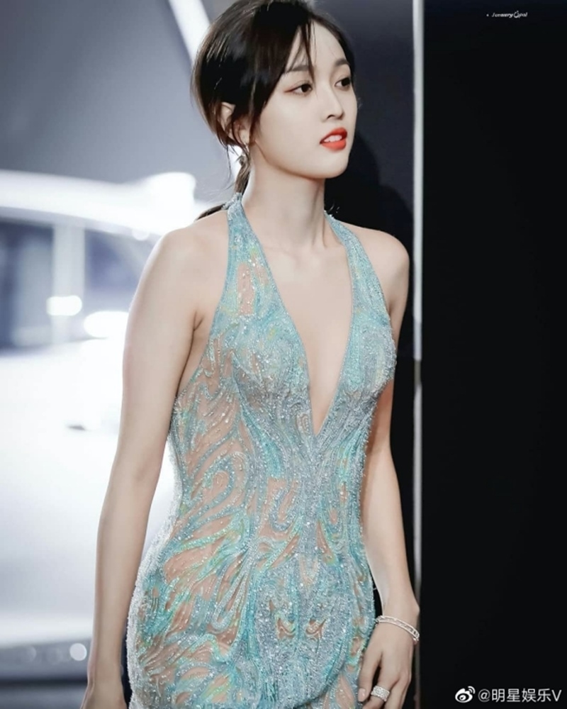 Ham hố gây chú ý với quan khách, mỹ nhân Trung Quốc bị cắt sóng vì váy ảo ảnh - 7