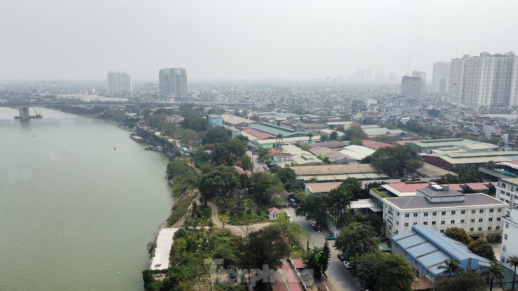 Cận cảnh những công trình như biệt phủ 'mọc' không phép trên đất Cảng Hà Nội - 18
