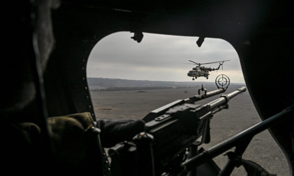 Phi công Ukraine kể chuyện đội trực thăng gặp bất ngờ khi tấn công đoàn xe quân sự Nga - 1