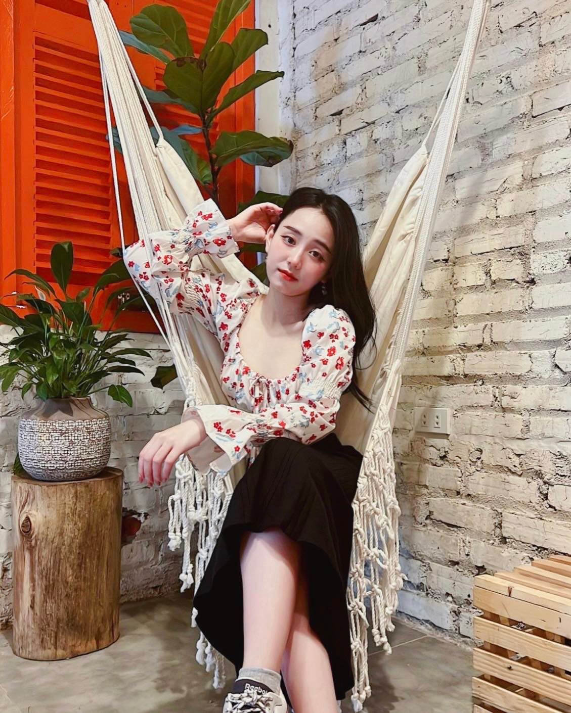 Cuộc sống của hiện tượng mạng &#34;cô giáo&#34; Minh Thu livestream dạy Vật lý lúc nửa đêm - 4
