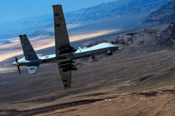 Mỹ tố tiêm kích Nga đâm rơi UAV ”Ác điểu” trên Biển Đen, Moscow lên tiếng