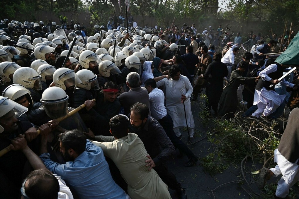 Thông tin mới vụ cảnh sát bao vây dinh thự cựu Thủ tướng Pakistan - 1