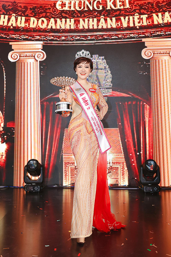 Doanh nhân Đinh Thị Hằng đăng quang Á hậu 2 cuộc thi Hoa hậu Doanh nhân Việt Nam 2023 - 1