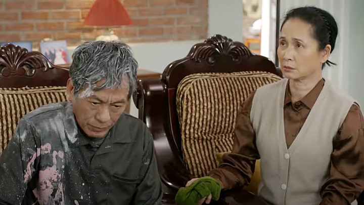 “Bất thình lình” với gia đình tam nam cùng cô con dâu ăn vạ hài nhất vịnh Bắc Bộ - 3