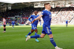 Video bóng đá Brentford - Leicester City: Kịch tính 2 bàn & thẻ đỏ, hụt vượt Liverpool (Ngoại hạng Anh)