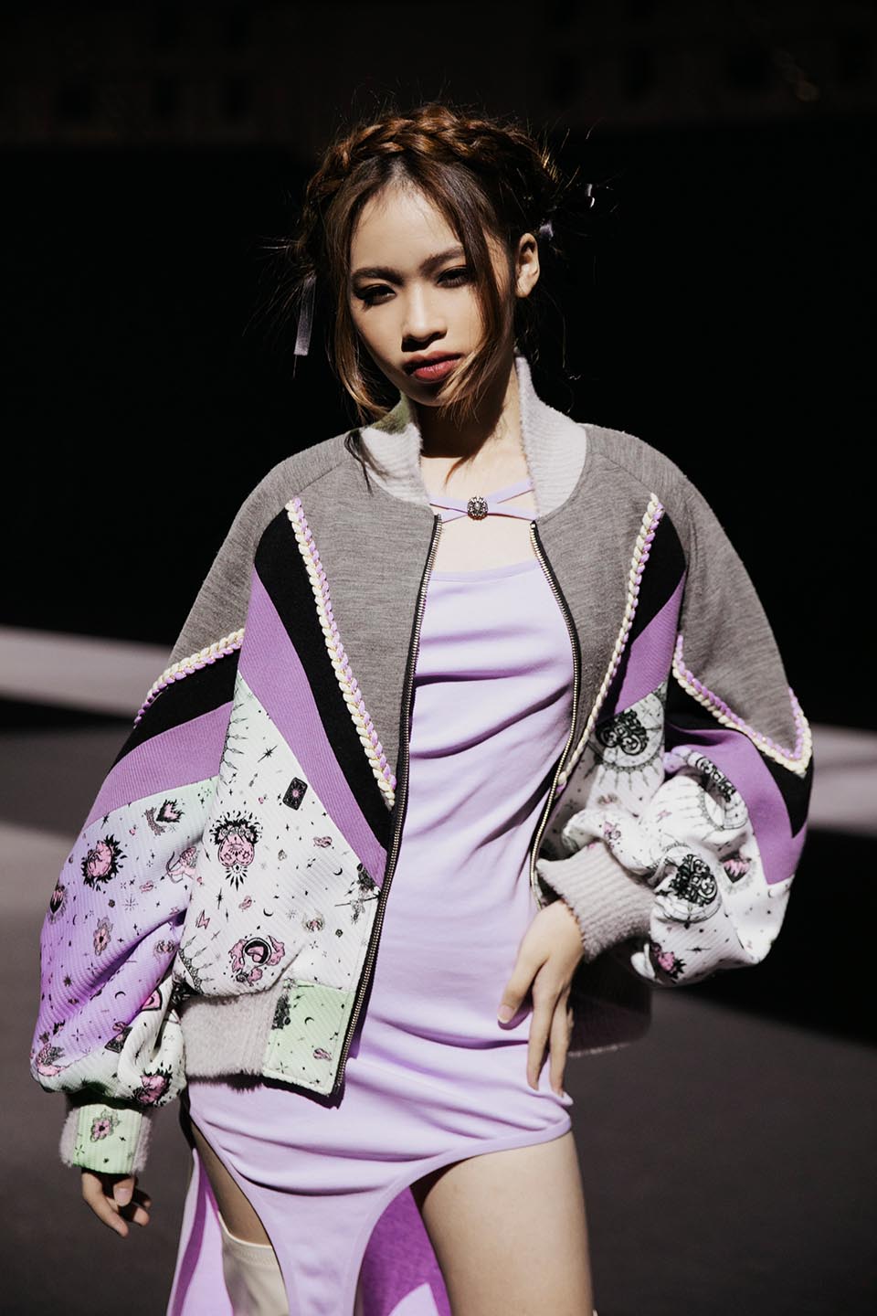 Cô bé 14 tuổi, cao 1m7 là mẫu Việt duy nhất diễn tại Seoul Fashion Week 2023 - 3