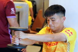 U23 Việt Nam nâng tạ toát mồ hôi, ra sân tập nửa đêm ở Doha để đấu U23 Iraq