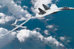 Chuyên gia Pháp nêu điểm bất hợp lý vụ Su-27 Nga nghi va chạm với UAV ”Ác điểu” Mỹ