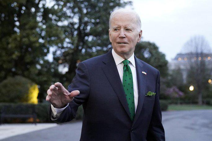 Tổng thống Joe Biden lần đầu tiên dùng quyền phủ quyết - 1