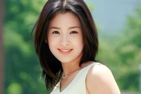 Vẻ đẹp tuổi 18 như tranh vẽ của Song Hye Kyo hiện đang “gây sốt”