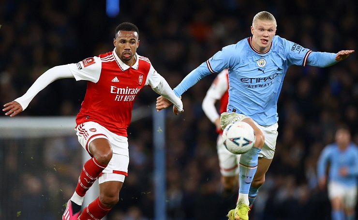 Đua vô địch Ngoại hạng Anh: Man City đá dày đặc, Arsenal lo lắng điều gì? - 1
