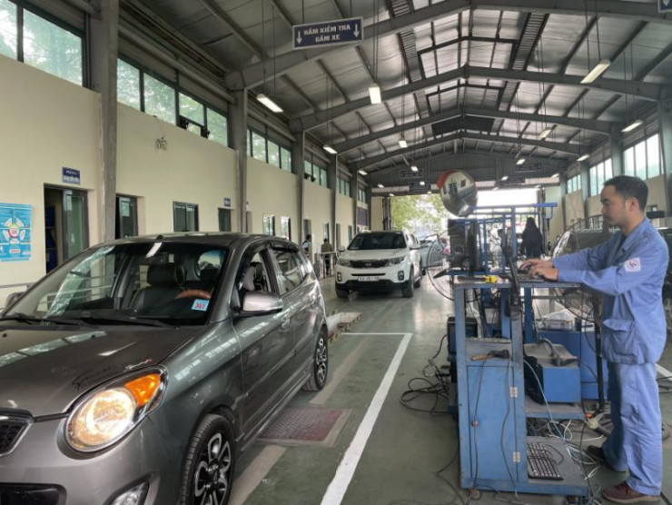 Từ 22/3: Miễn đăng kiểm lần đầu với ô tô mới, kéo dài chu kỳ kiểm định xe gia đình - 1