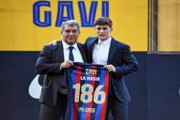 Barca bị tòa xử có thể mất “Cậu bé vàng” miễn phí, Liverpool rình rập chào đón