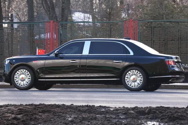 Cận cảnh chiếc limousine Hồng Kỳ được Chủ tịch Trung Quốc Tập Cận Bình sử dụng trong chuyến thăm Nga - 1