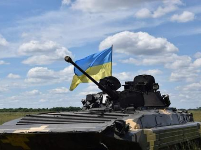 Không phải xe tăng, máy bay, vũ khí Ukraine cần nhất là gì?