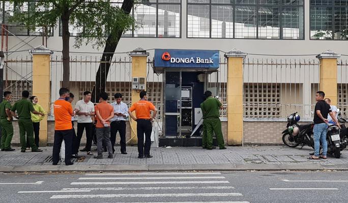 Đập trụ ATM, trộm két tiền giữa trung tâm Đà Nẵng - 1