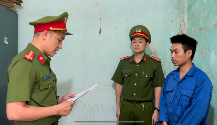 Khởi tố đôi vợ chồng “làm xiếc” trên xe SH khi qua đèo Hải Vân - 1