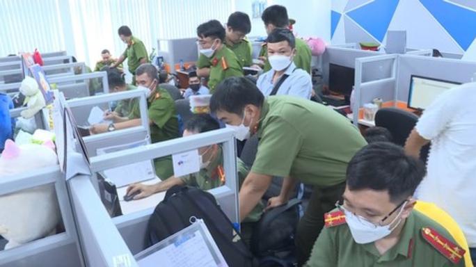 Công ty ở TP HCM chuyên ghép ảnh nóng, bôi nhọ người vay lên mạng xã hội để đòi nợ - 1