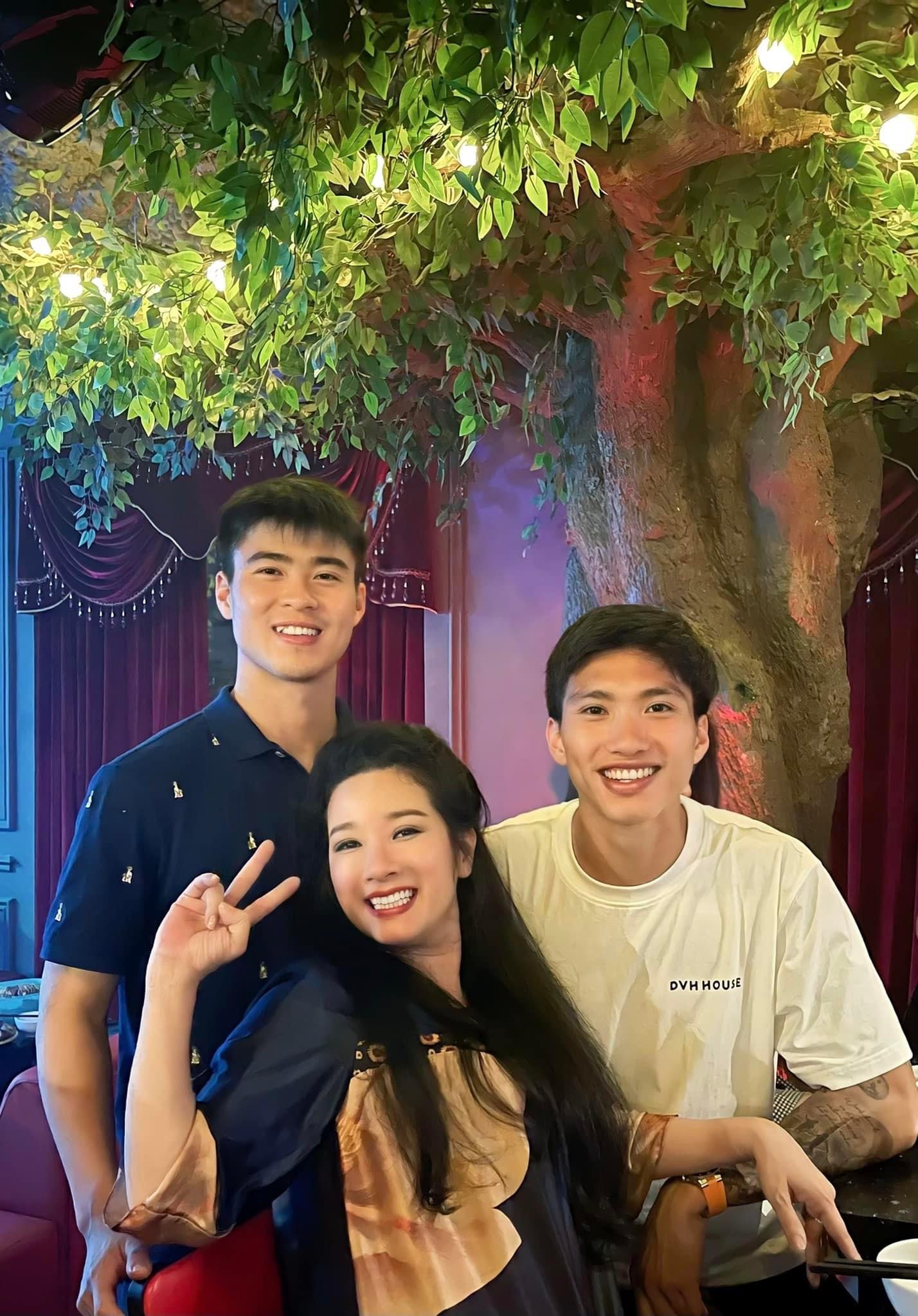 Thanh Thanh Hiền gặp Đoàn Văn Hậu, nói câu gì mà nhận được nhiều lời khen - 2