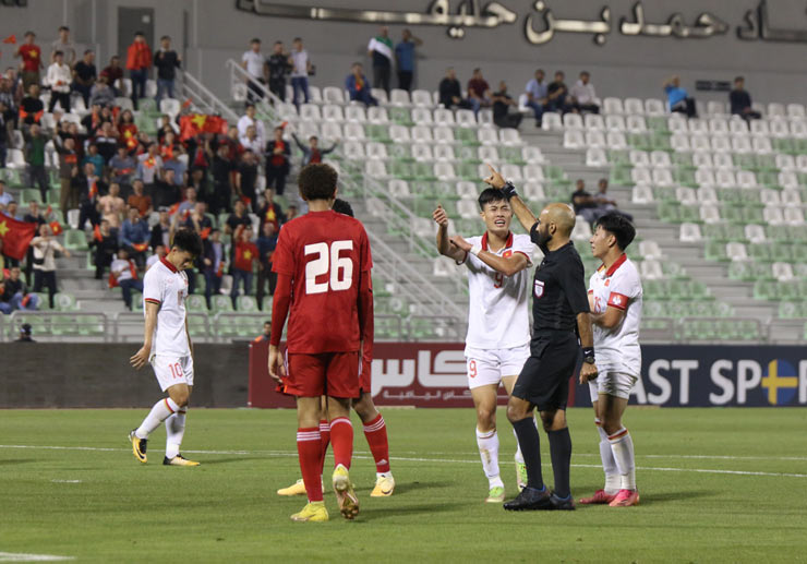 Video bóng đá U23 Việt Nam - U23 UAE: Hiệp 2 bùng nổ, trải nghiệm đáng nhớ (Dubai Cup) - 1