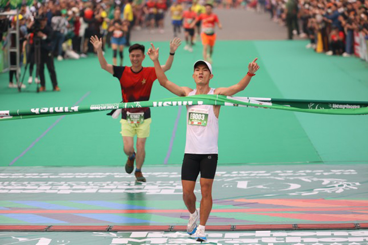 Kịch tính Hoàng Nguyên Thanh thắng Nguyễn Văn Lai, vô địch quốc gia cự ly 42km - 1