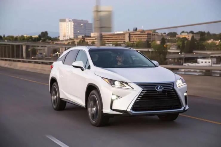 Những mẫu xe Lexus đã qua sử dụng nhưng vẫn rất đáng sở hữu - 2
