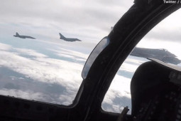 NATO tung video 6 chiến đấu cơ hộ tống ”pháo đài bay” B-52 Mỹ