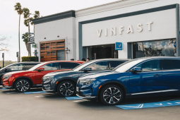 VinFast tiếp tục xuất khẩu 2.500 xe VF 8 sang Mỹ, Canada và châu Âu