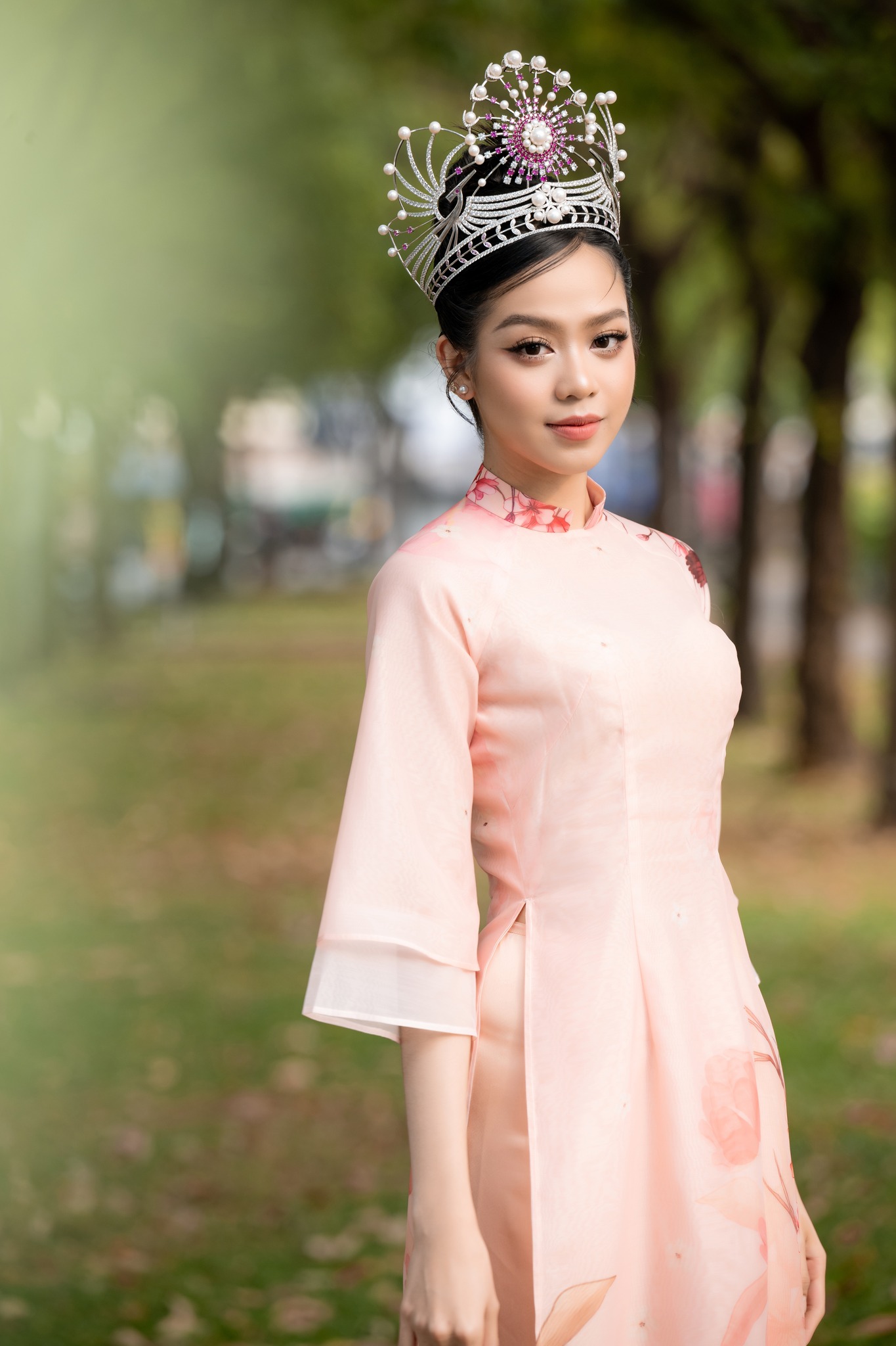 Hoa hậu Việt Nam 2022 mới đăng quang đã thừa nhận sửa ngực, nhan sắc gây bất ngờ - 13