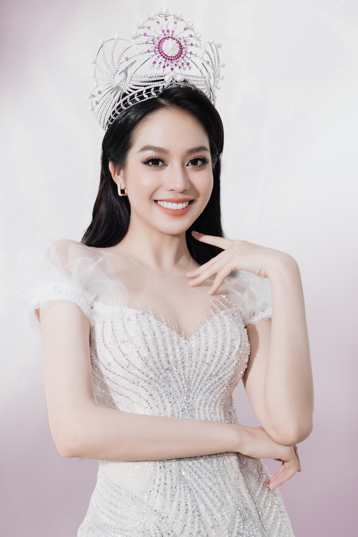 Hoa hậu Việt Nam 2022 mới đăng quang đã thừa nhận sửa ngực, nhan sắc gây bất ngờ - 4