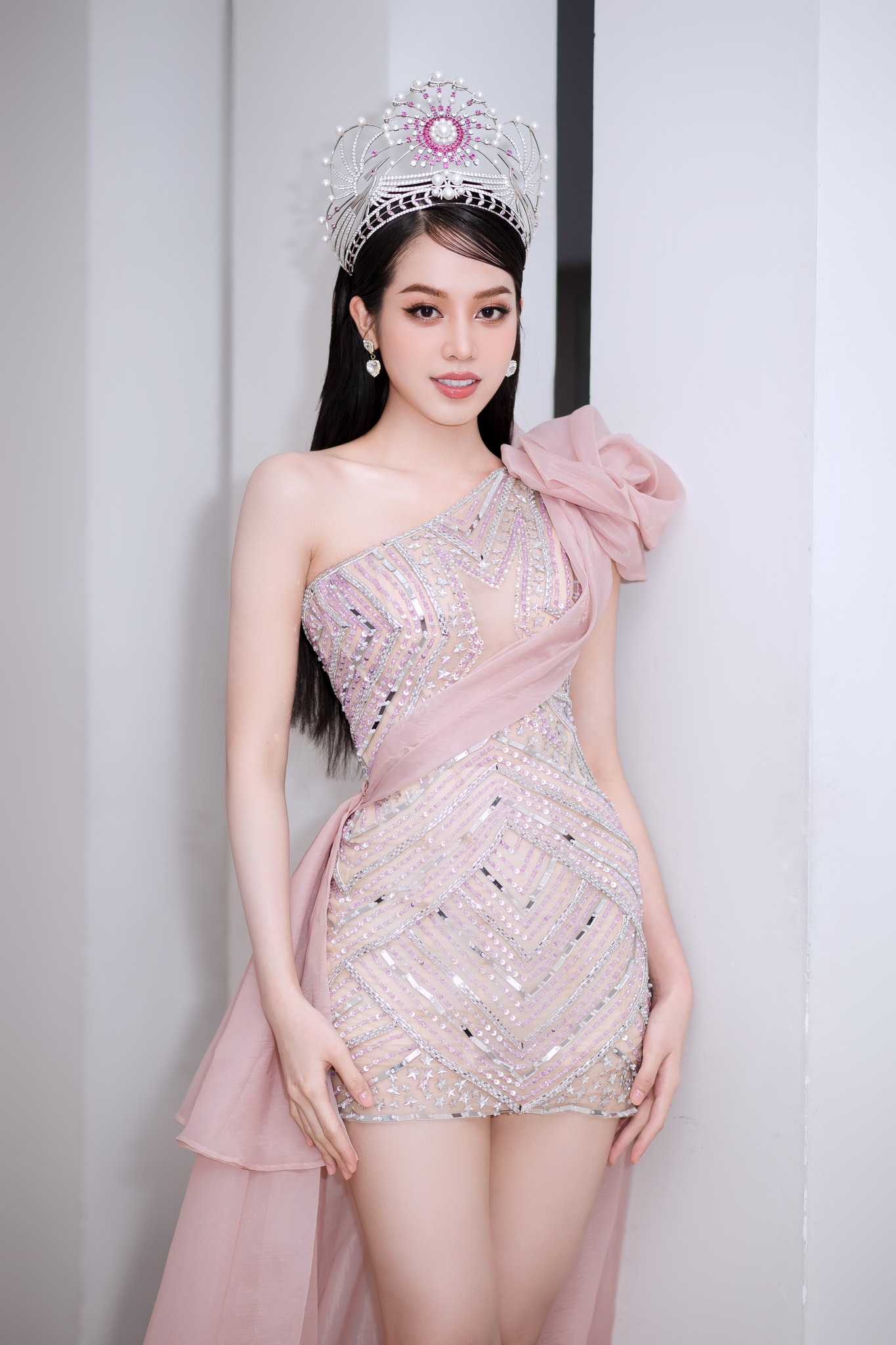 Hoa hậu Việt Nam 2022 mới đăng quang đã thừa nhận sửa ngực, nhan sắc gây bất ngờ - 6