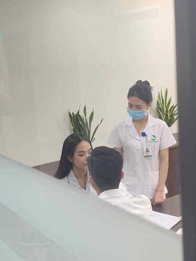 Hot: Lộ ảnh đương kim Hoa hậu Việt Nam đi phẫu thuật thẩm mỹ? - 2