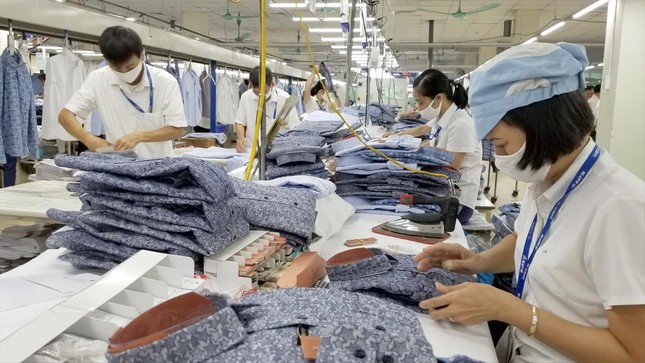 Lương tối thiểu vùng năm 2024: Tăng để bù trượt giá? - 1