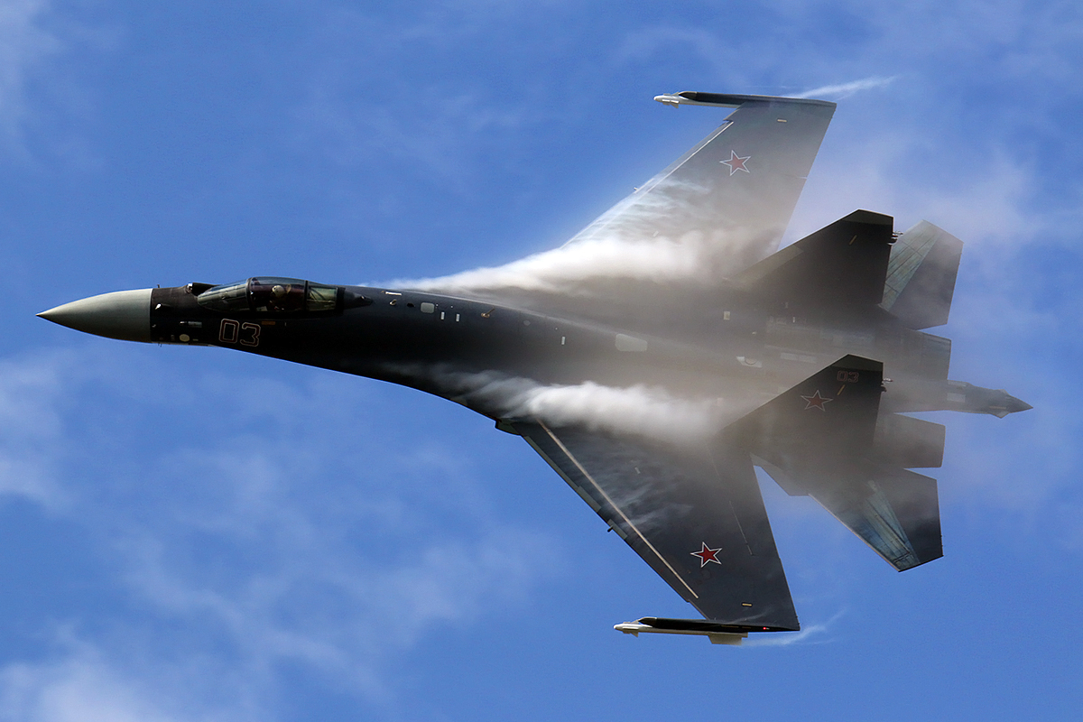 Quan chức Ukraine nêu sự vượt trội của chiến đấu cơ Su-35 Nga trong xung đột - 1