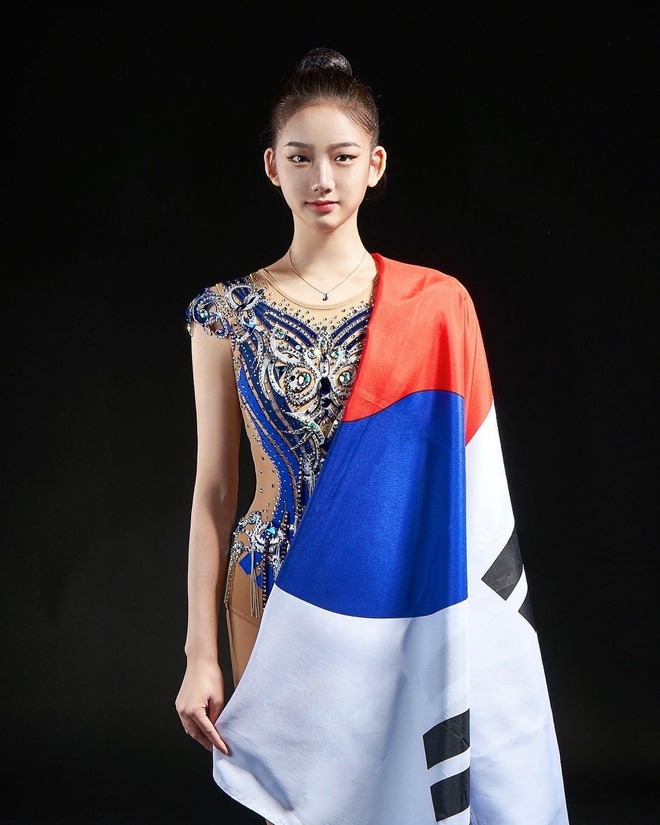 &#34;Nữ thần Thể dục dụng cụ&#34; nổi tiếng xinh đẹp, giữ dáng &#34;kỷ luật thép&#34; từ năm 12 tuổi - 5