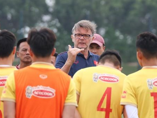 Bóng đá Việt Nam từ huấn luyện viên Calisto đến Troussier