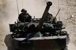 ”Kẻ hủy diệt xe tăng” AMX-10RC Pháp cung cấp cho Ukraine mạnh thế nào?